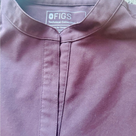 Figs Rafaela Oversized Scrub Top (Eggplant) worn once. Size Medium - Picture 3 of 4